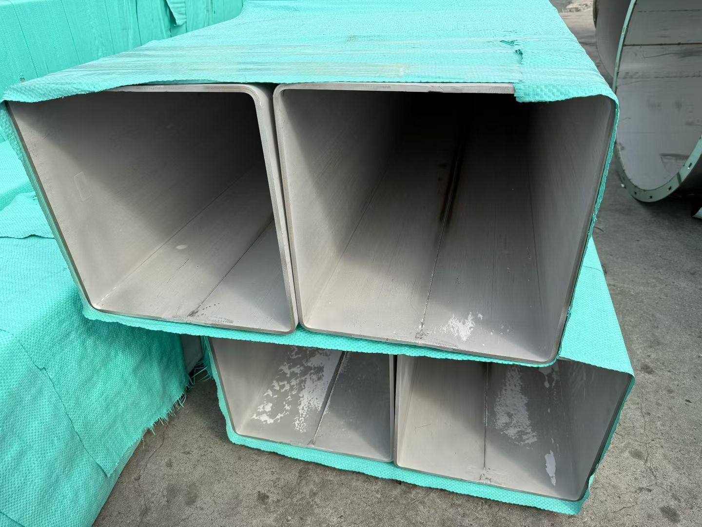 Τελευταία εταιρικά blogs για Τι είναι οι συγκολλημένοι σωλήνες διπλής ραφής; Ανάλυση διαδικασίας 304 τετράγωνων & ορθογώνιων σωλήνων μεγάλης διαμέτρου