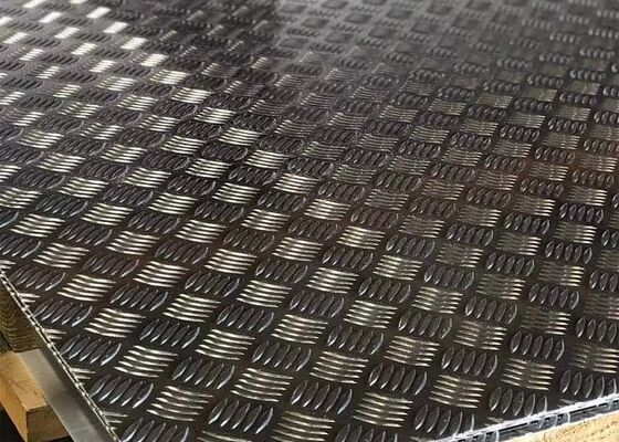 Το γυαλισμένο αποτυπωμένο σε ανάγλυφο αργίλιο προχωρεί την επιτροπή 3003 6061 T6 8mm 6mm πιάτων